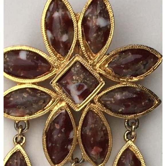 Vintage Signed CELEBRITY NY Red Matrix Dangle Pin Brooch / Pendant Gold Tone - Picture 2 of 3